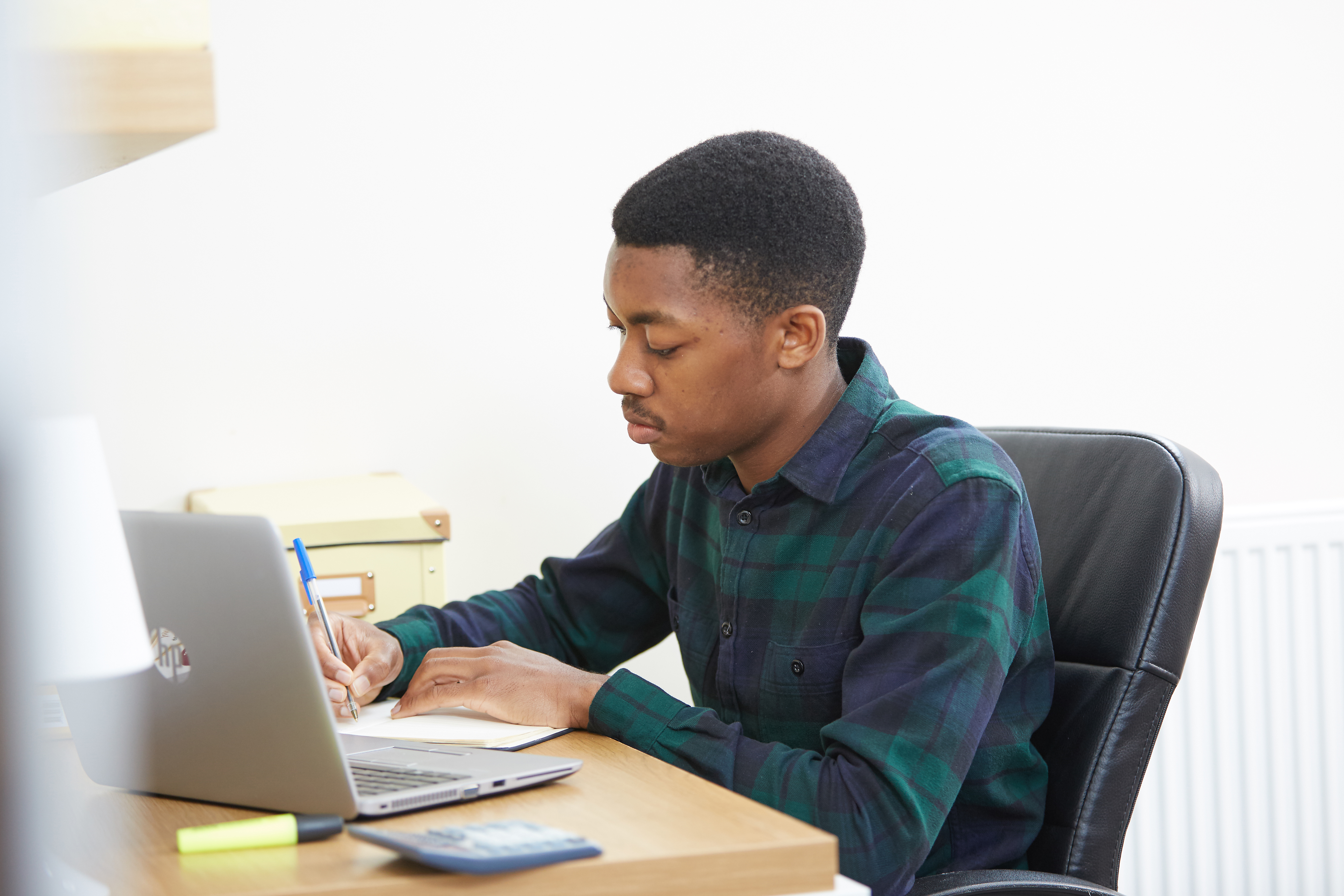WarwickSU offers guidance for students seeking accommodation in Coventry, Leamington Spa, or Kenilworth. It advises students to choose housemates carefully, consider university versus private rentals, and utilize the SU Advice Centre for contract reviews and legal support to ensure safe, secure tenancies and proper deposit protection.